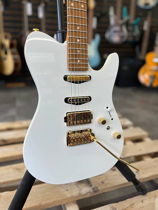 Ibanez LB1-WH Lari Basilio Signature 2021 - White | Jack's On Queen